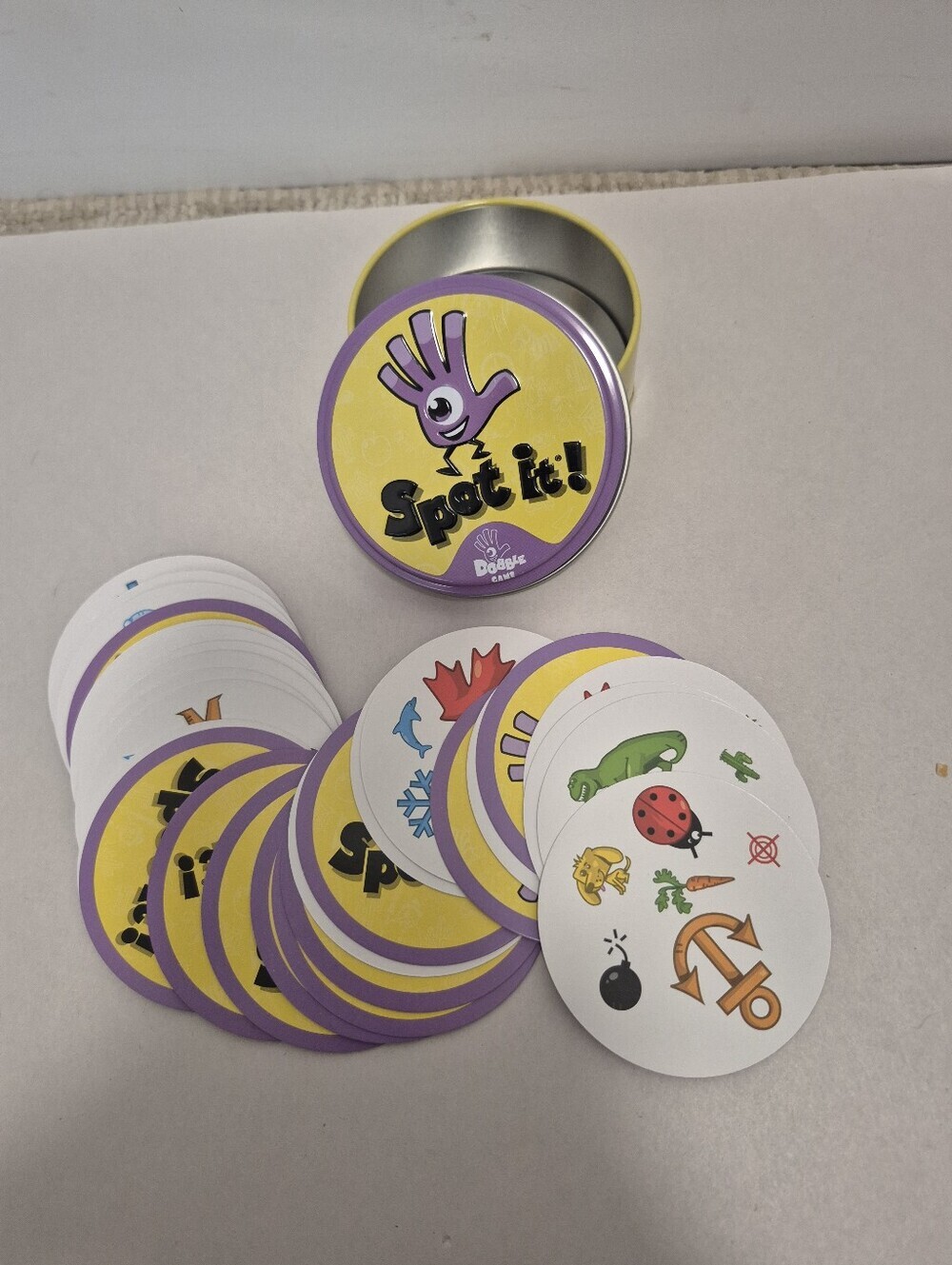 Spot It/Dobble Compact Version